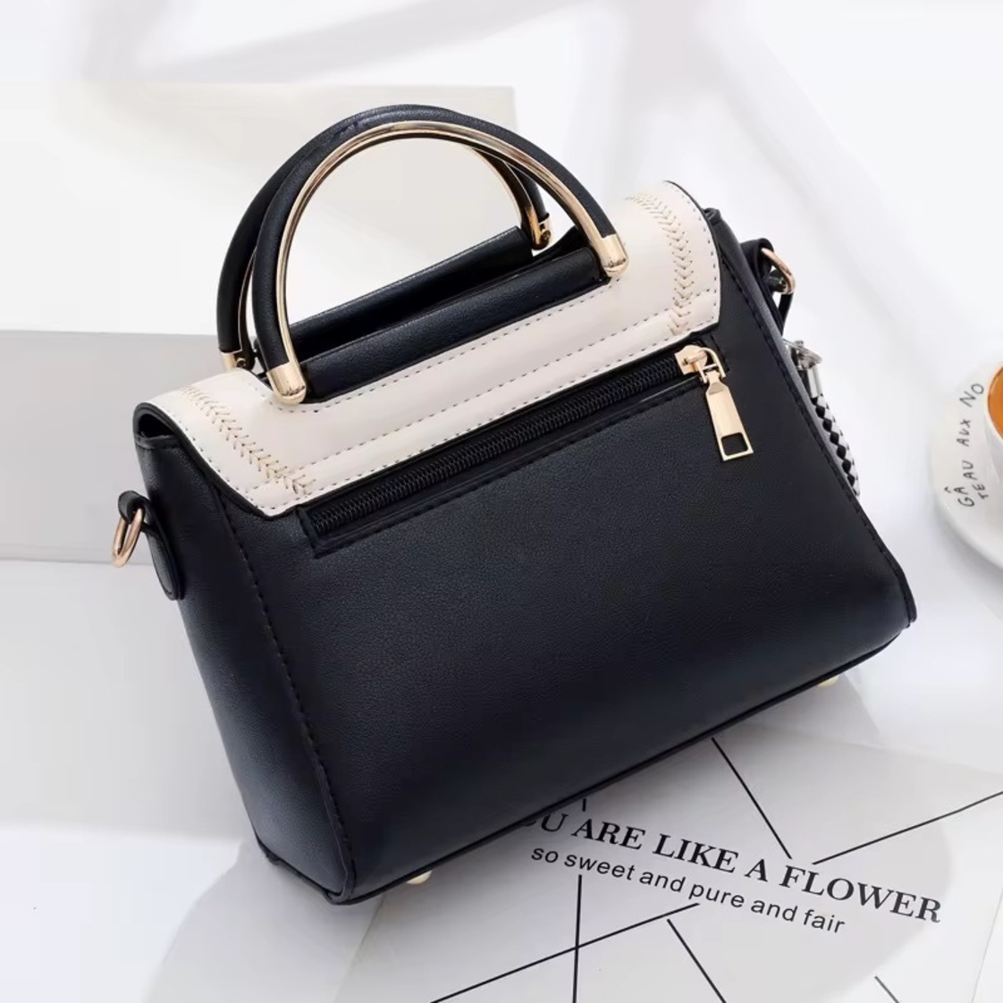 Classique crossbody bag