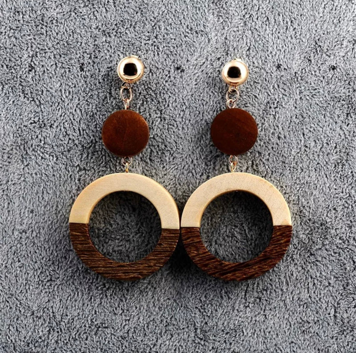 BEIGE AND BROWN WOODEN EARRINGS