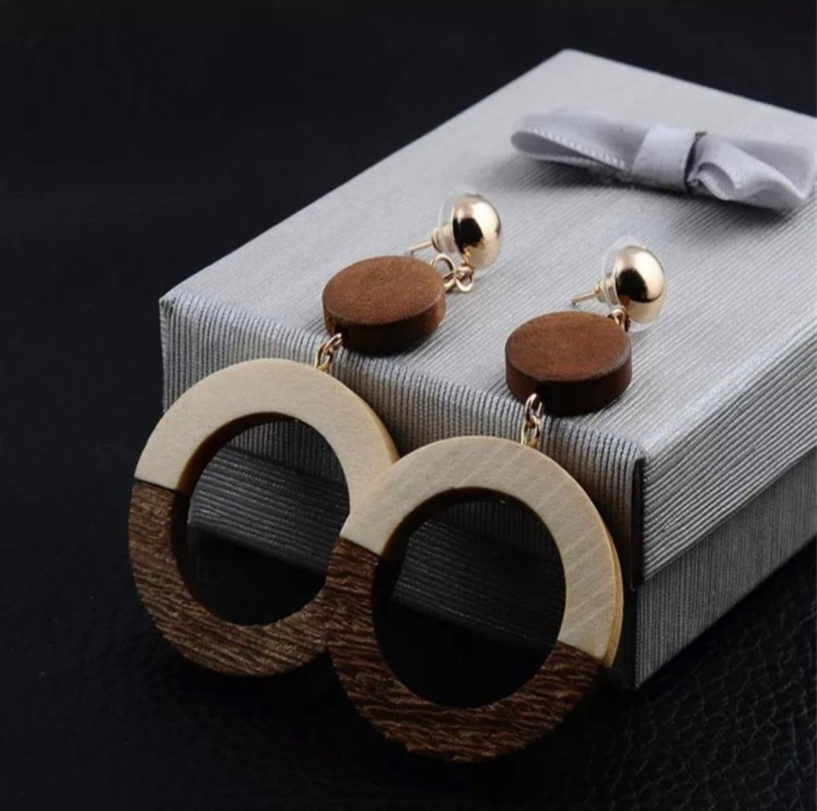 BEIGE AND BROWN WOODEN EARRINGS